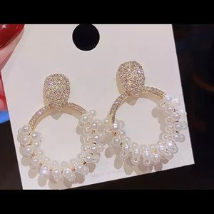 Round Crystal pearl earrings